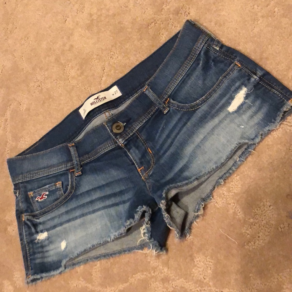 Hollister distressed denim low rise short Size 5